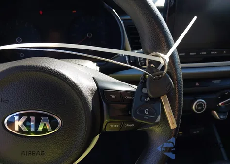 2021 Kia Rio S z USA, uszkodzony, nr VIN 3KPA24AD9ME398927